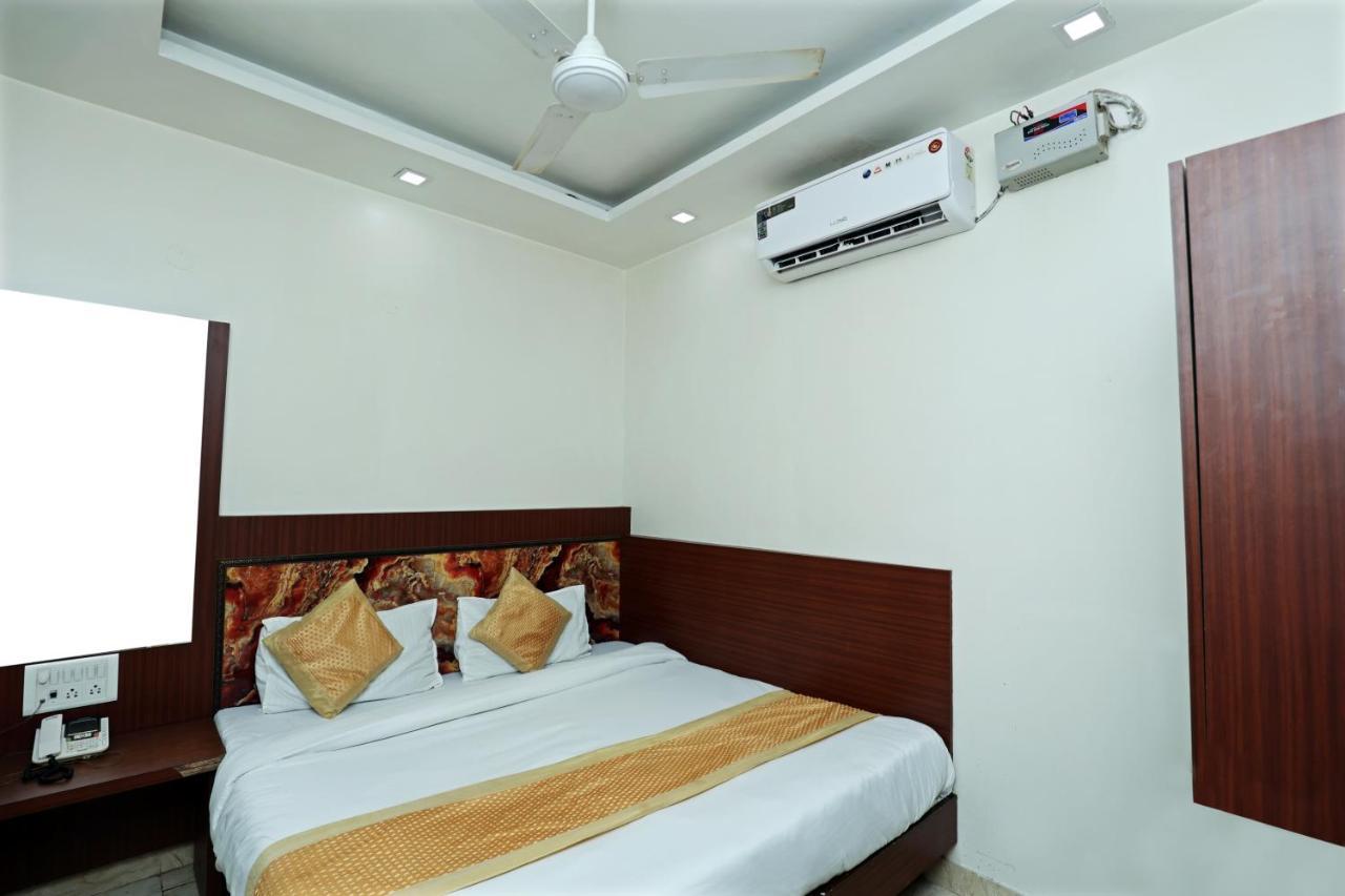 Hotel Toto International Dx Nueva Delhi Exterior foto